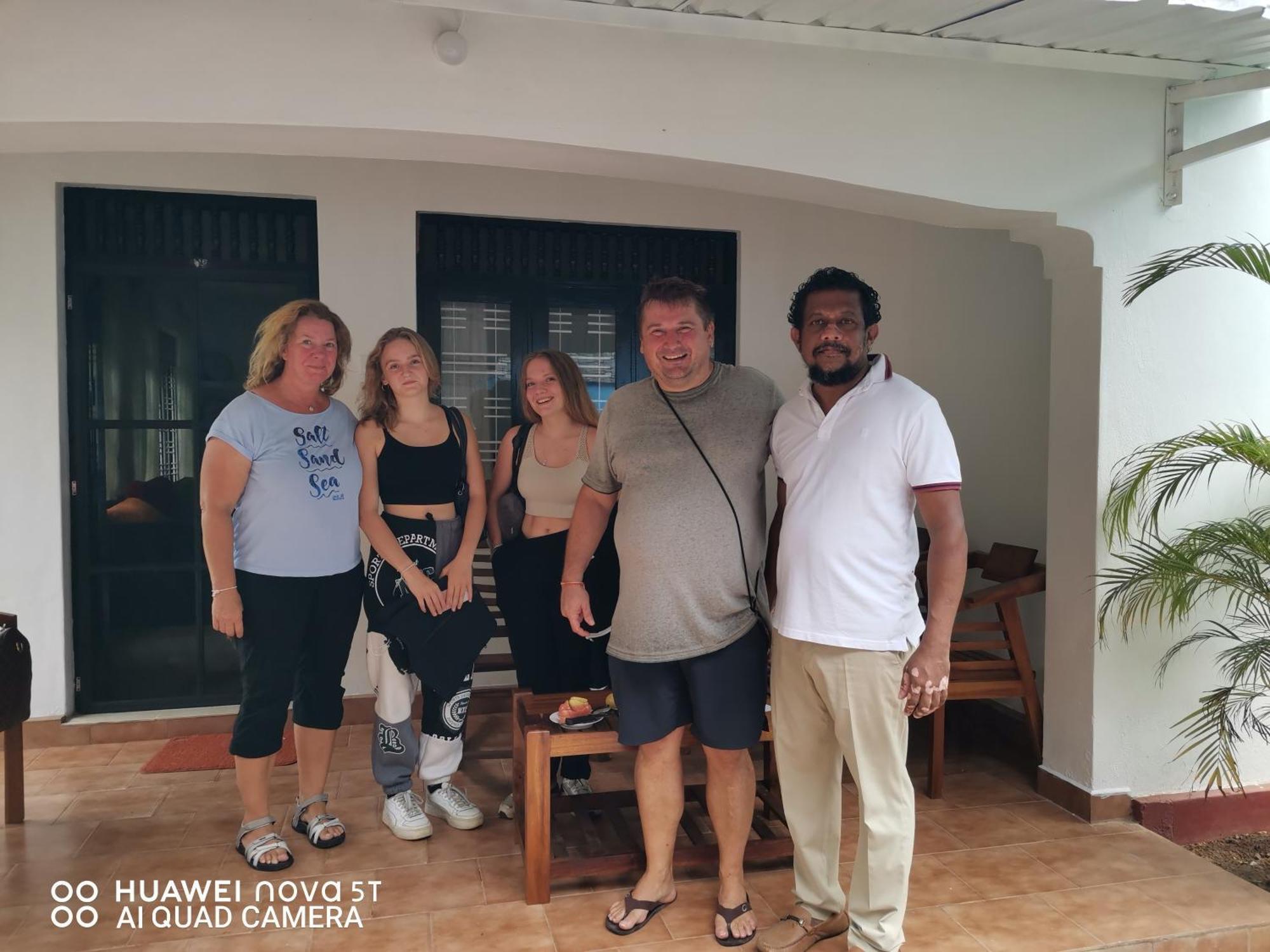 Bee Cottage Negombo Exterior photo
