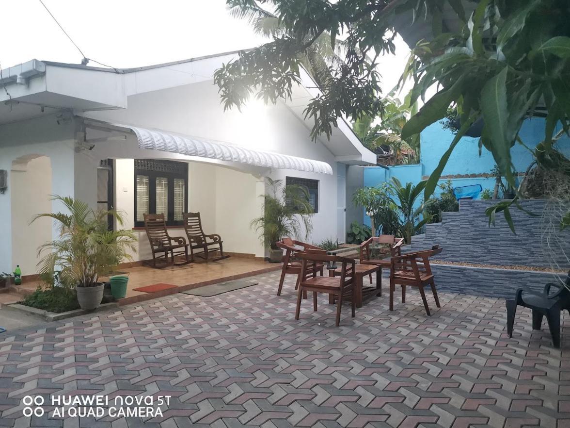 Bee Cottage Negombo Exterior photo